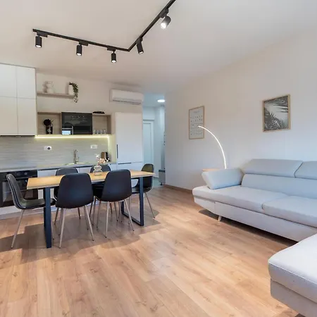 Lejlighed Artist's Palace 2BR at Skanderbeg Square *