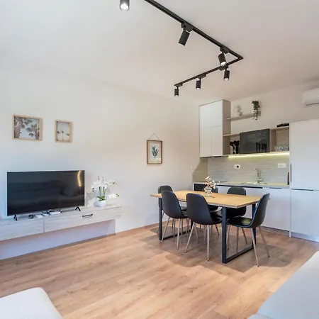 Lejlighed Artist's Palace 2BR at Skanderbeg Square