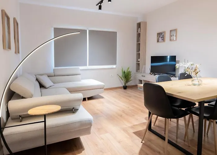 Artist's Palace 2BR at Skanderbeg Square * Tirana