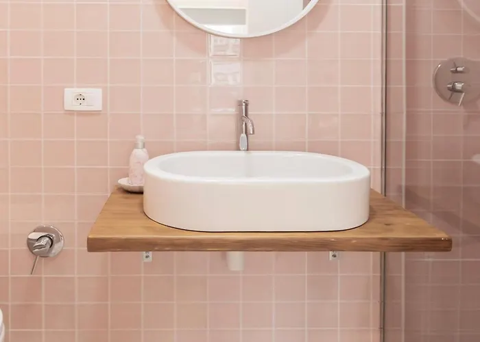 Artist's Palace 2BR at Skanderbeg Square Lejlighed