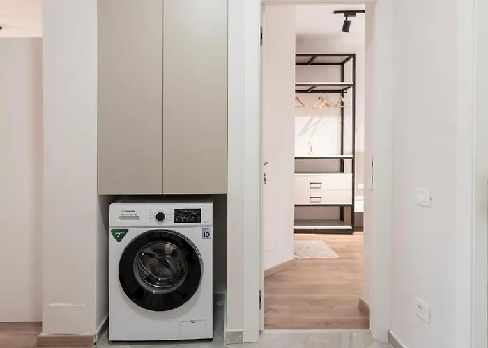 Lejlighed Artist's Palace 2BR at Skanderbeg Square Tirana