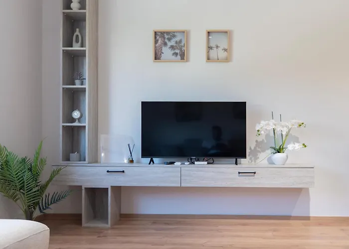 Lejlighed Artist's Palace 2BR at Skanderbeg Square *