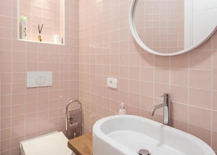 Lejlighed Artist's Palace 2BR at Skanderbeg Square Tirana