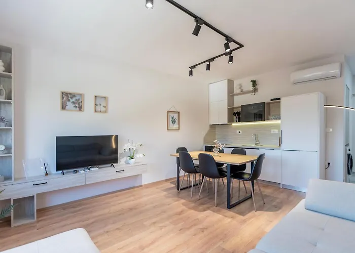 Lejlighed Artist's Palace 2BR at Skanderbeg Square