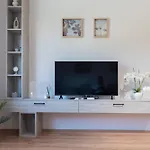 Apartment 2br At Palace With Cubes - Skanderbeg Square *